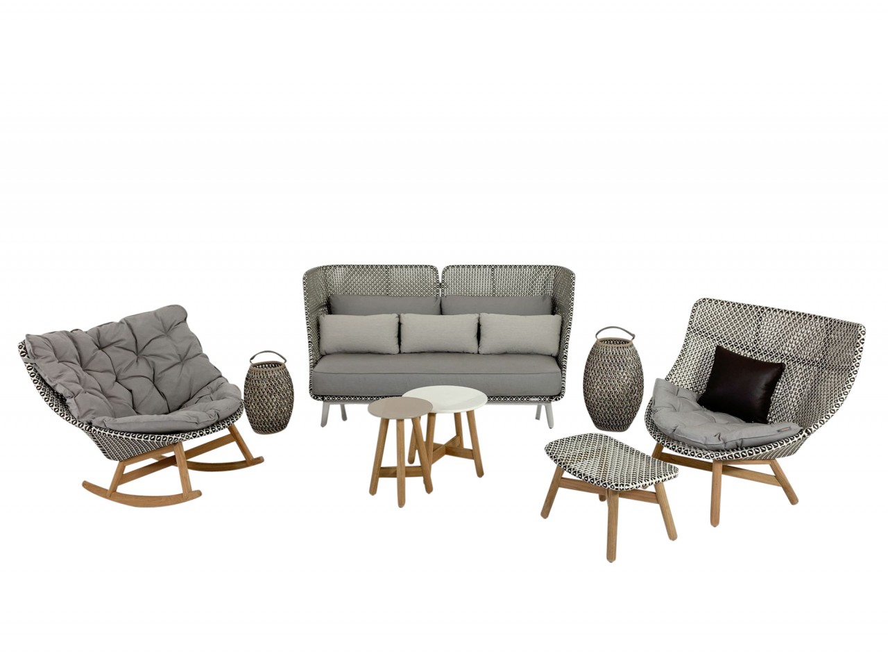 Dedon Mbarq Sofa Und Mbrace Sessel In Pepper Als Wunderschones Gartenmobel Set Mit Tischen Laterne Dedon Ausstellungsstucke Izabela K